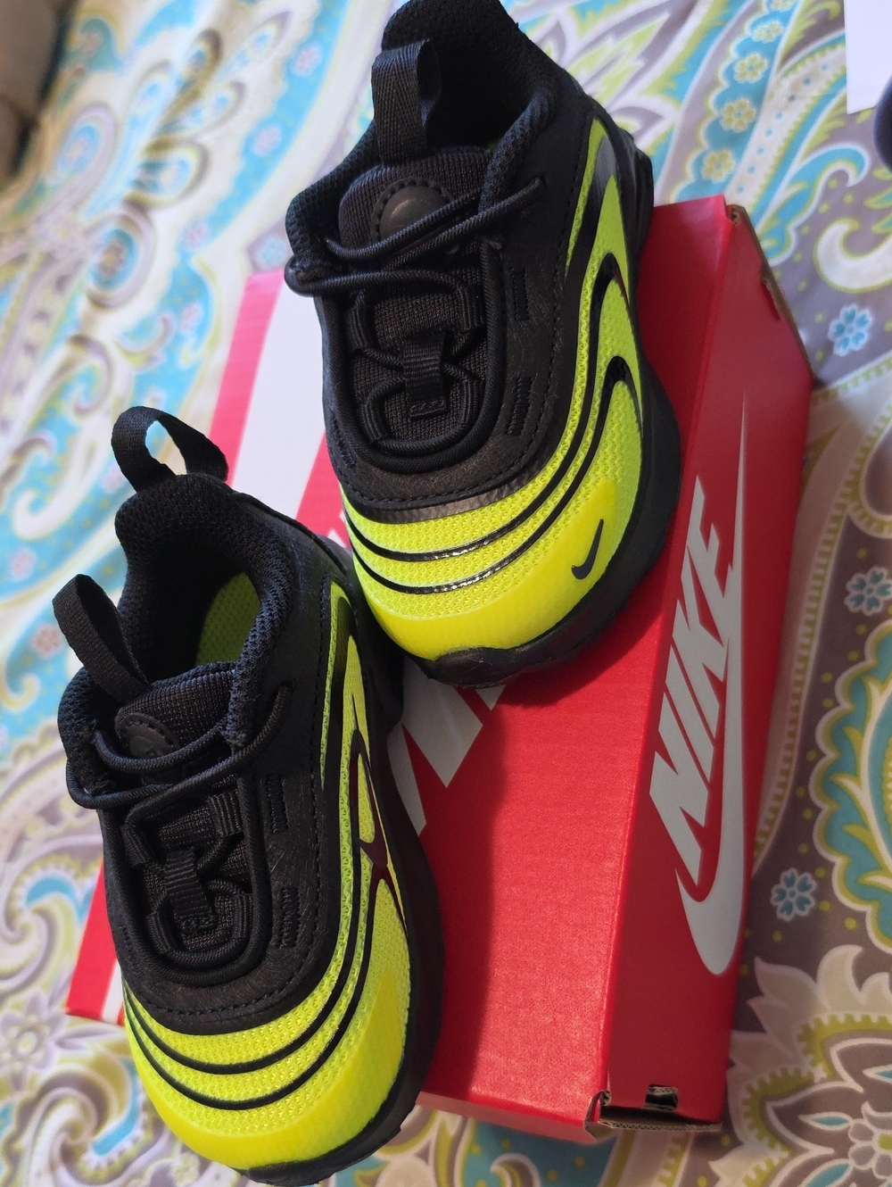 Nike Kids Black and Neon Yellow Sneakers